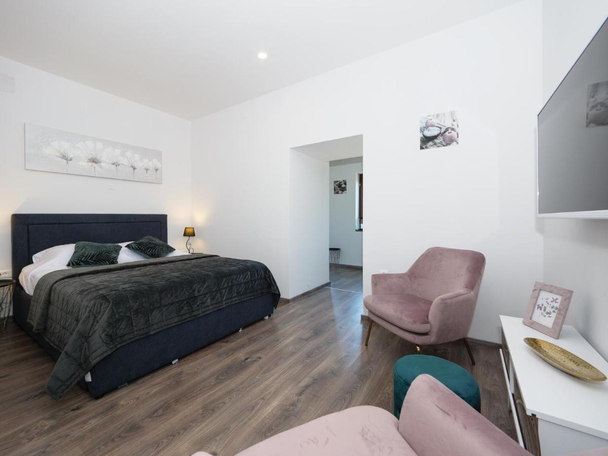 Arena Delight Studio Apartments พูลา ภายนอก รูปภาพ