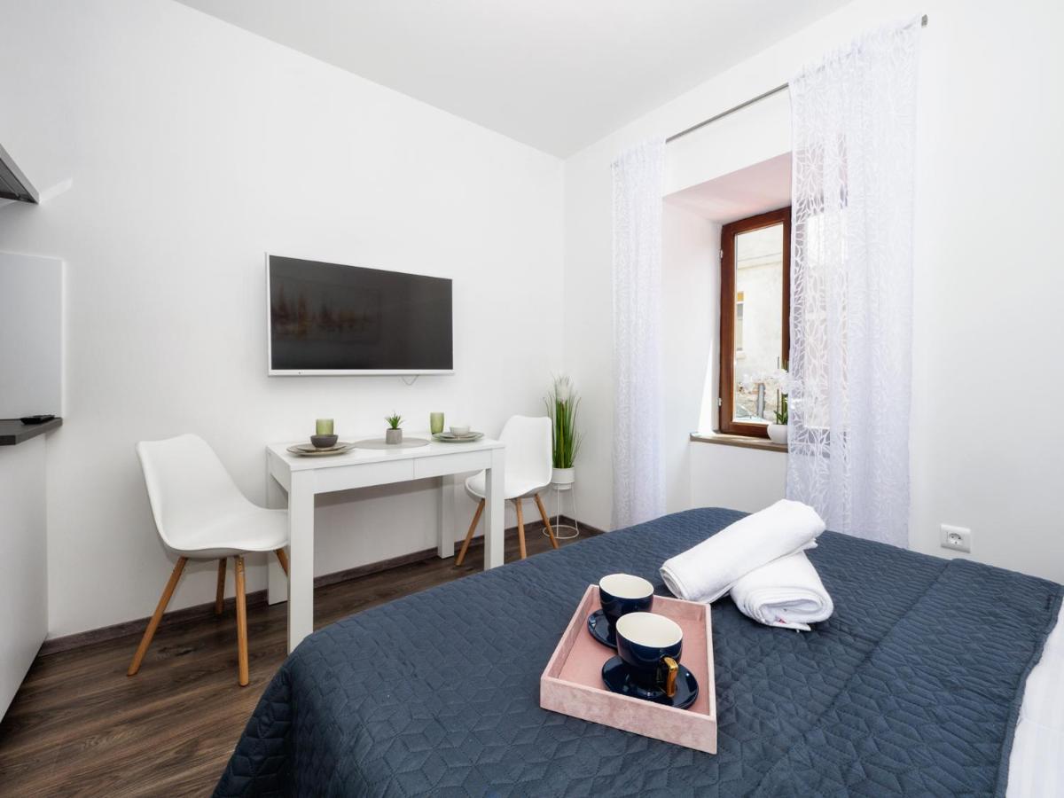 Arena Delight Studio Apartments พูลา ภายนอก รูปภาพ