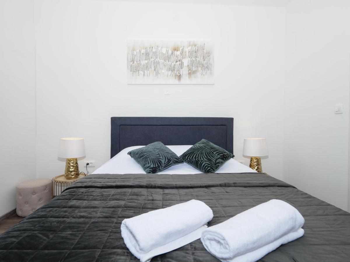 Arena Delight Studio Apartments พูลา ภายนอก รูปภาพ